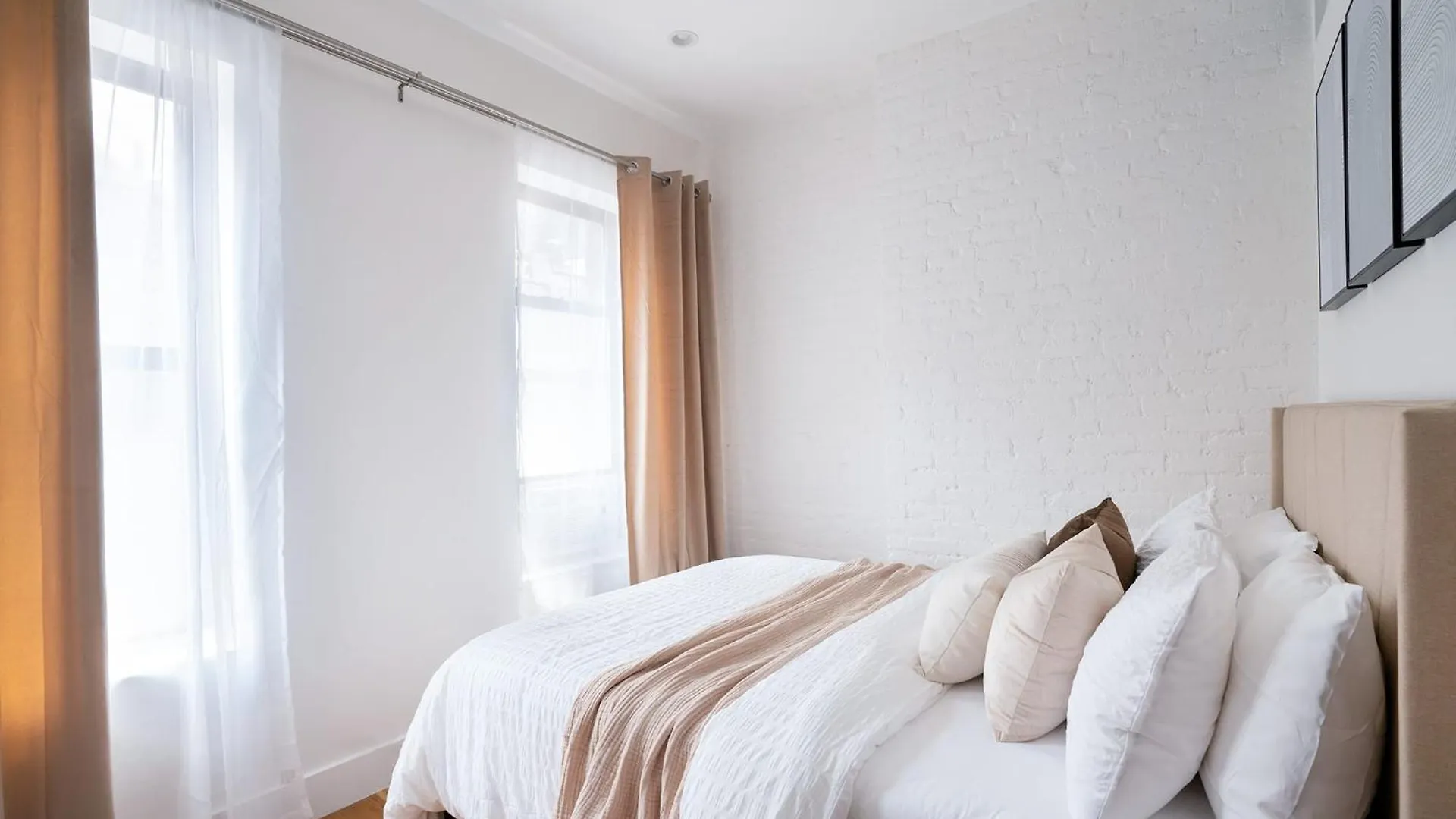1290-16 New Renovated 2 Bedrooms In Ues New York 0*,